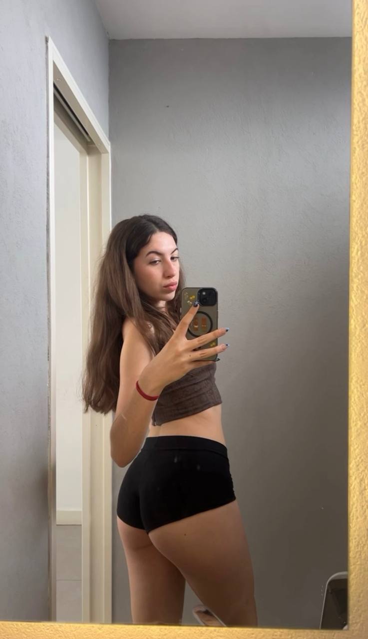 Amber in her underwear in Mogadishu