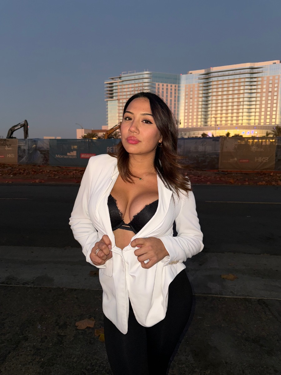 Take a pause and enjoy Ali Cruz — streaming from Mogadishu