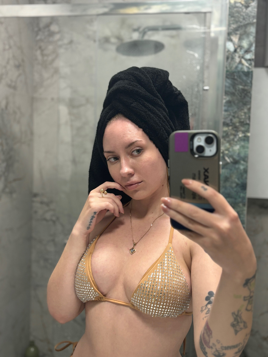 Nude girl KateV in Mogadishu