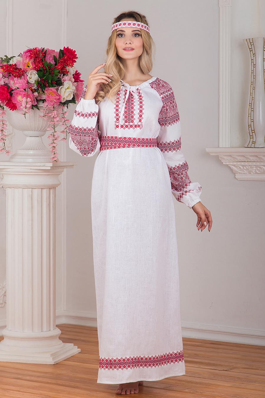 Women in Slavic costumes in Mogadishu