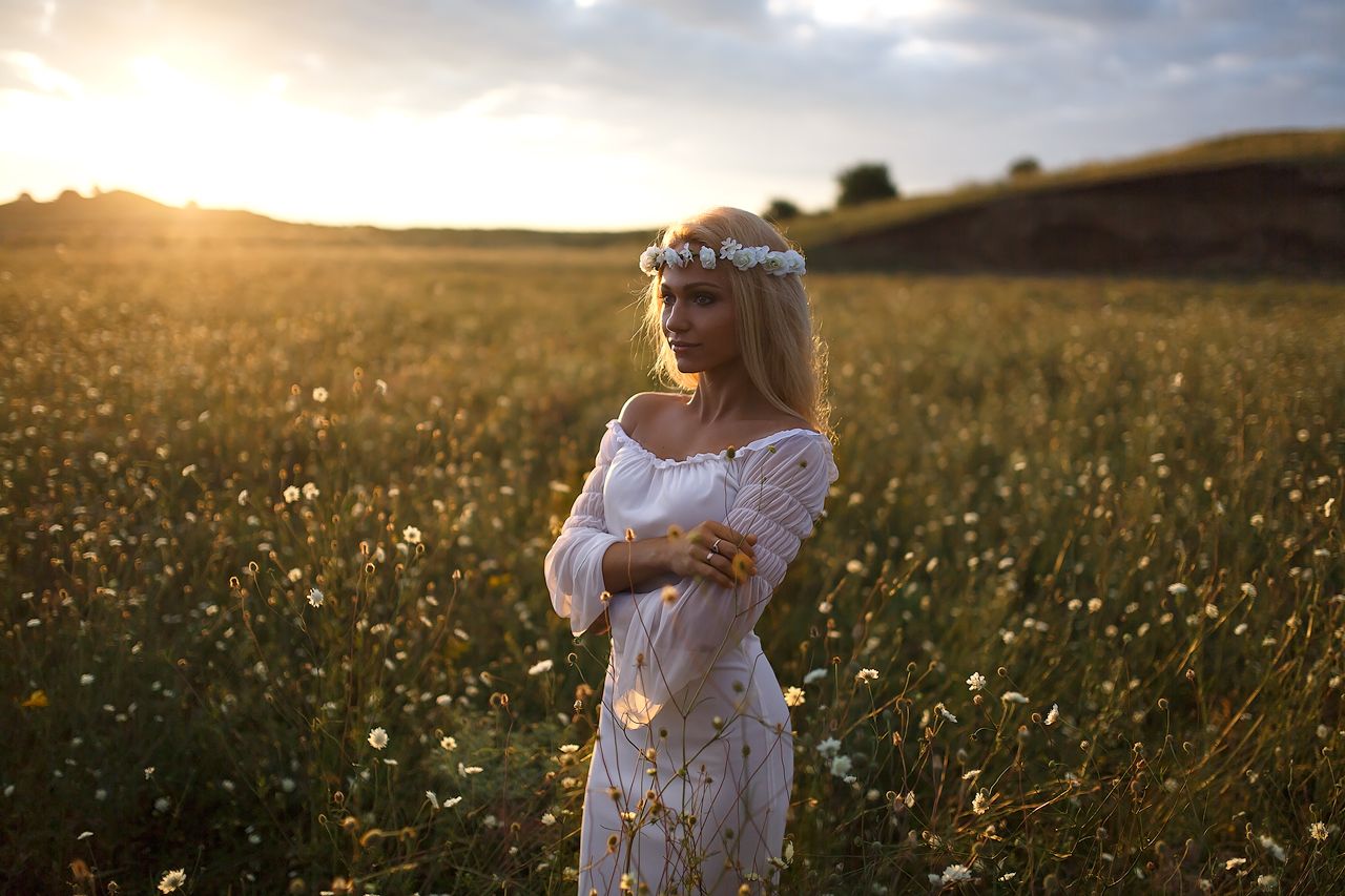 Girls in Slavic costumes in Mogadishu