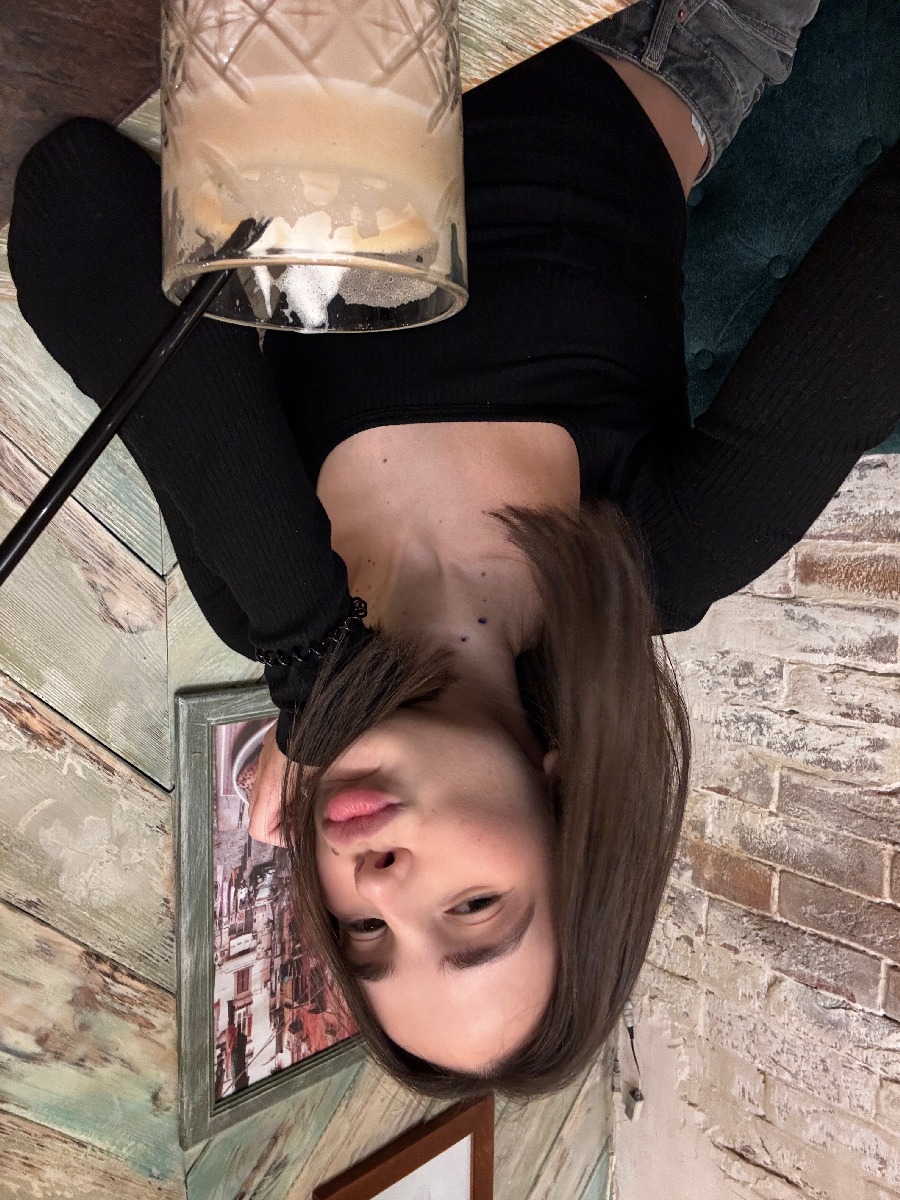 Fresh photos, fresh mood — Tina online in Mogadishu